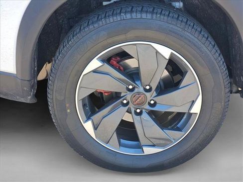 Used 2024 Nissan Rogue SV AWD/4WD image 14