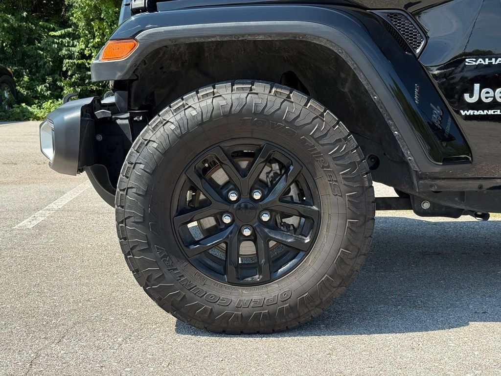 Used 2024 Jeep Wrangler Unlimited Sahara w/ Technology Group AWD/4WD image 4