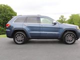 Used 2020 Jeep Grand Cherokee Limited w/ Luxury Group II image 2