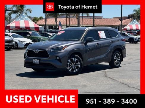 Used 2022 Toyota Highlander XLE FWD image 1