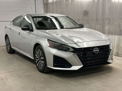 Used 2024 Nissan Altima 2.5 SV FWD image 26
