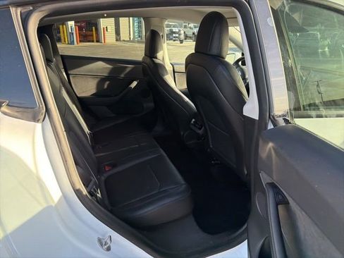 Used 2022 Tesla Model Y Performance AWD/4WD image 36