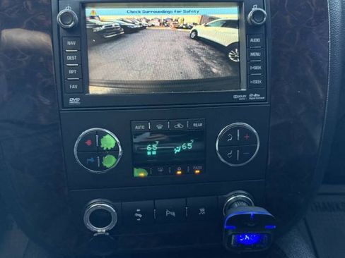 Used 2011 GMC Yukon Denali AWD/4WD image 17