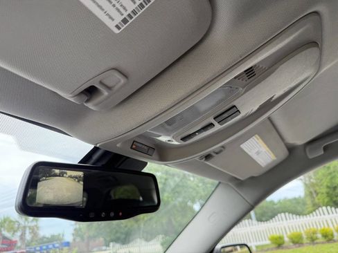 Used 2011 Chevrolet Equinox LT w/ Driver Convenience Package image 24