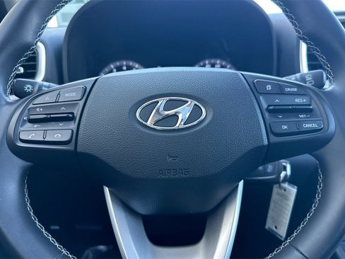 Used 2022 Hyundai Venue SEL image 25