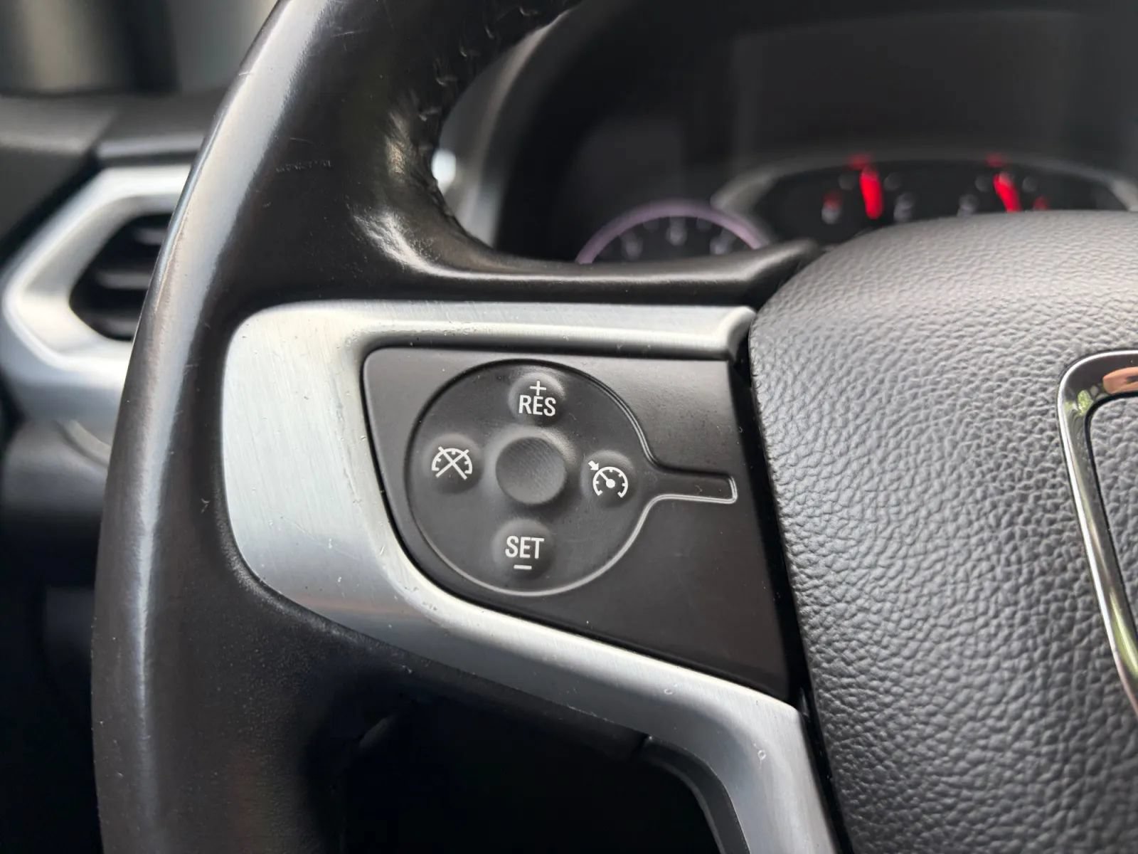 Used 2019 GMC Acadia SLT AWD/4WD image 32