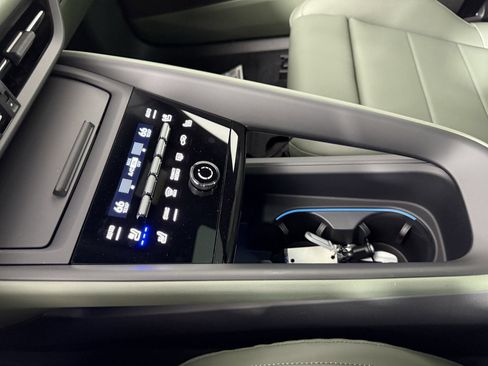 Certified 2025 Porsche Macan 4S Electric AWD/4WD image 19