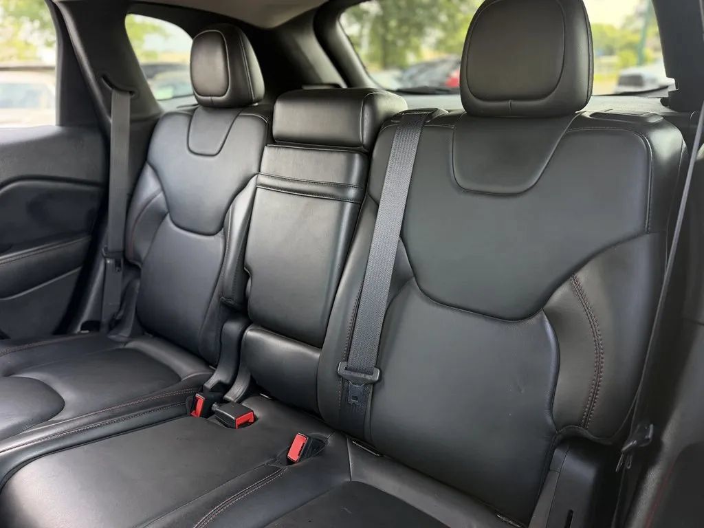 Used 2015 Jeep Cherokee Trailhawk w/ Comfort/Convenience Group AWD/4WD image 19