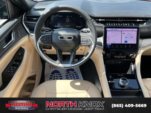 Used 2024 Jeep Grand Cherokee L Limited w/ Black Appearance Package AWD/4WD image 11