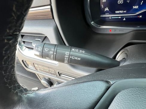 Used 2022 Chevrolet Suburban LT image 15