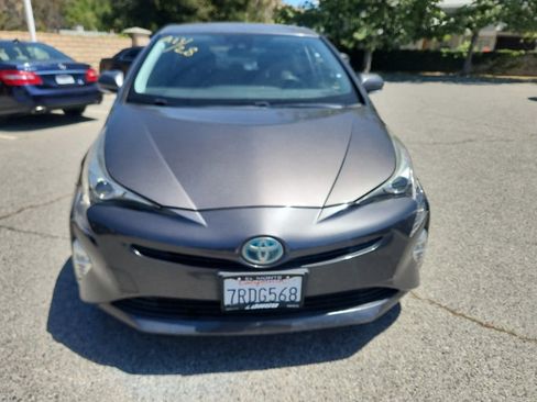 Used 2016 Toyota Prius Three Touring FWD image 8