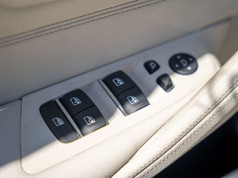 Used 2022 BMW 530i w/ Convenience Package RWD image 37