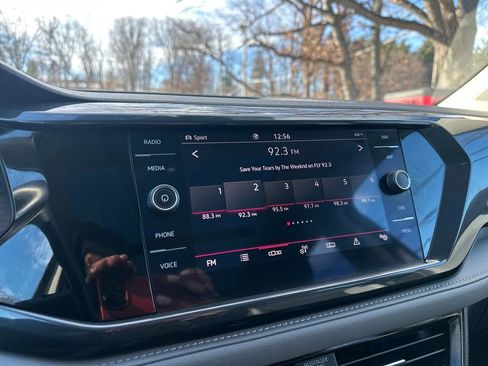 Used 2023 Volkswagen Taos SEL image 9