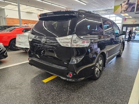 Used 2012 Toyota Sienna SE image 4