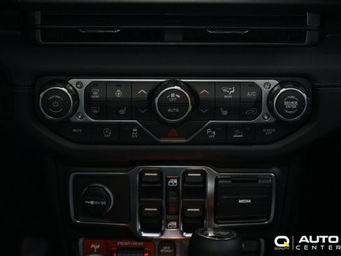 Used 2026 Jeep Wrangler Unlimited Rubicon AWD/4WD image 21