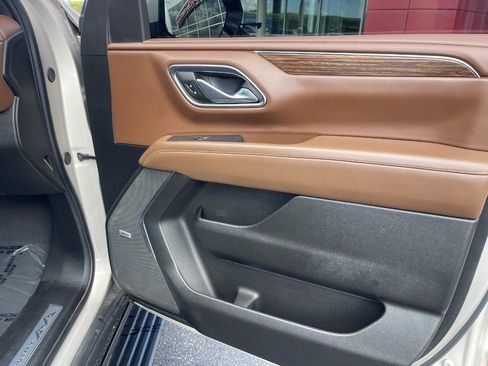 Used 2023 Chevrolet Suburban High Country AWD/4WD image 11