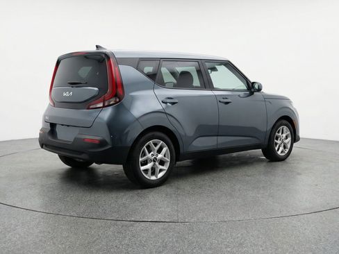 Used 2025 Kia Soul LX w/ LX Technology Package FWD image 9