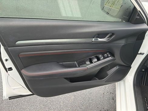 Used 2023 Nissan Altima 2.5 SR FWD image 17