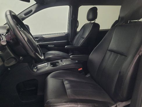 Used 2019 Dodge Grand Caravan GT image 17