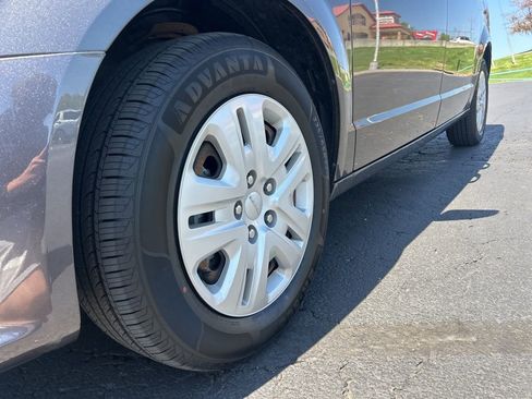 Used 2020 Dodge Grand Caravan SE w/ UConnect Hands-Free Group FWD image 8