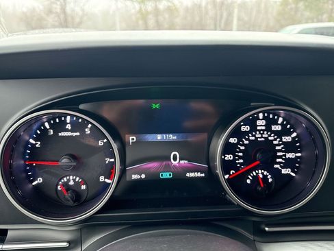 Used 2022 Kia Carnival LX image 10