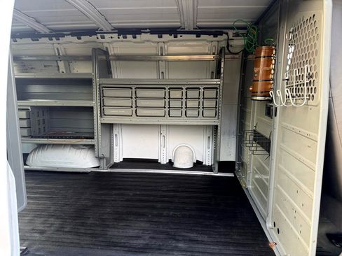 Used 2011 GMC Savana 3500 image 18