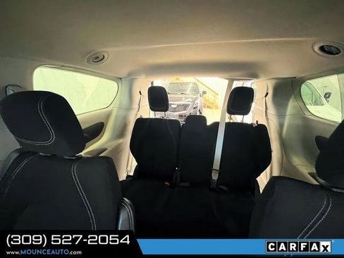 Used 2022 Chrysler Voyager LX FWD image 12