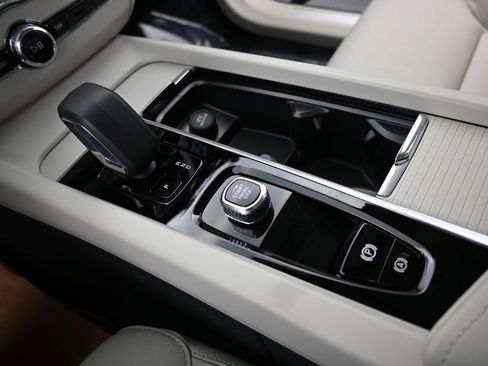 New 2025 Volvo XC60 T8 Core w/ Climate Package image 25