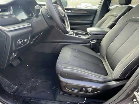 Used 2024 Jeep Grand Cherokee Laredo X w/ Luxury Tech Group I image 16