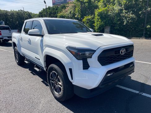 Used 2024 Toyota Tacoma TRD Sport AWD/4WD image 1