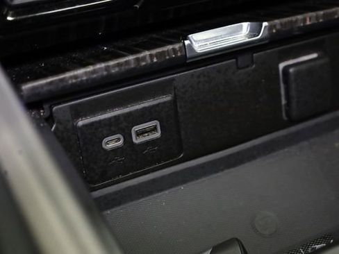 Used 2021 GMC Yukon Denali w/ Denali Premium Package image 24