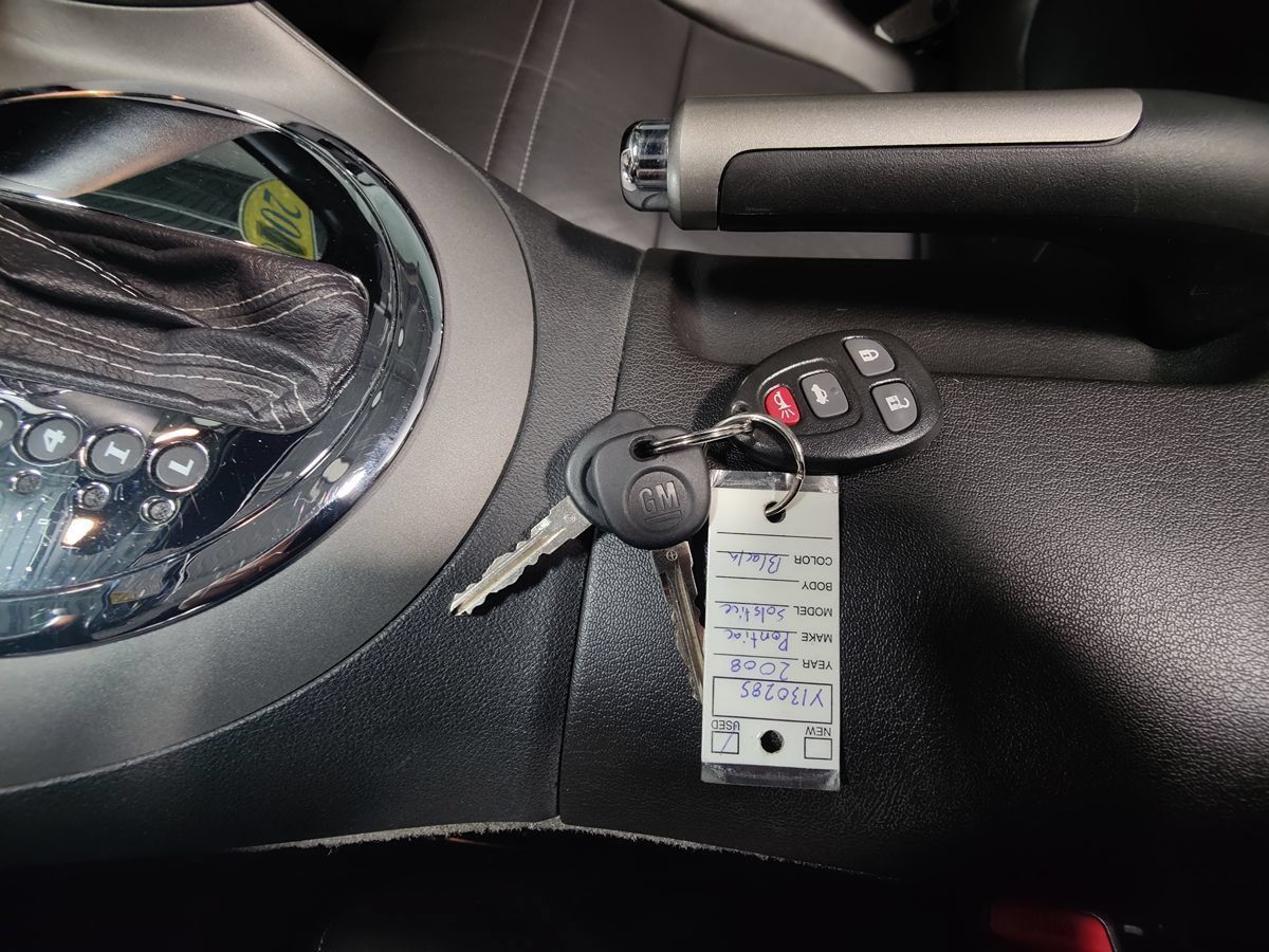 Used 2008 Pontiac Solstice GXP w/ Premium Package RWD image 30