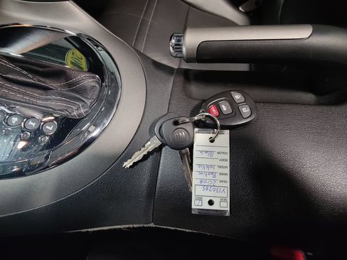 Used 2008 Pontiac Solstice GXP w/ Premium Package image 30