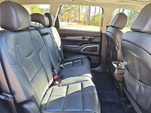 Used 2022 Kia Telluride EX w/ Towing Package image 17