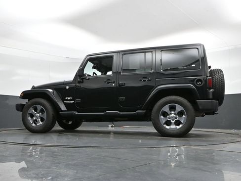Used 2018 Jeep Wrangler Unlimited Sahara w/ Connectivity Group AWD/4WD image 43