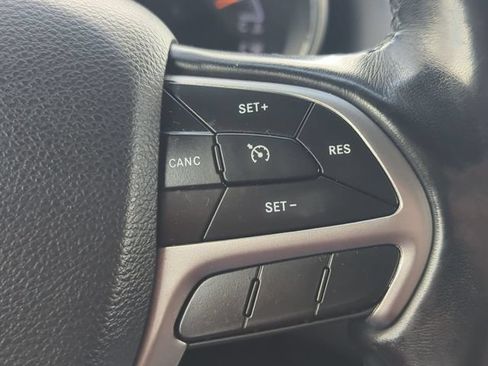 Used 2020 Jeep Grand Cherokee Limited AWD/4WD image 14