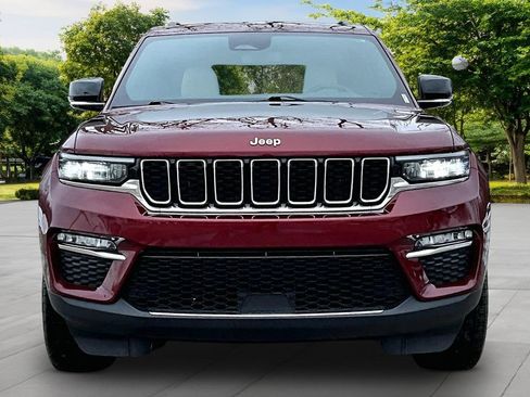 Used 2024 Jeep Grand Cherokee Limited AWD/4WD image 3