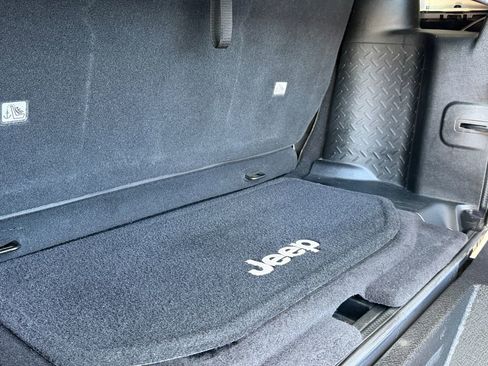 Used 2017 Jeep Wrangler Sport AWD/4WD image 16