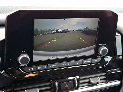 Used 2024 Nissan Pathfinder SV AWD/4WD image 19