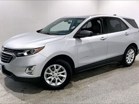 Used 2018 Chevrolet Equinox LS image 3