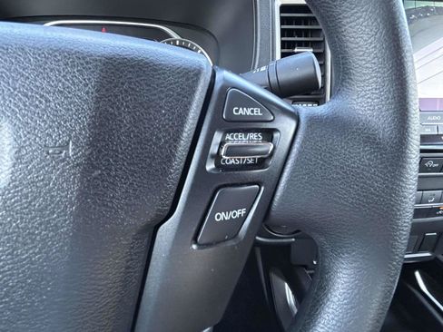Used 2024 Nissan Frontier SV AWD/4WD image 23