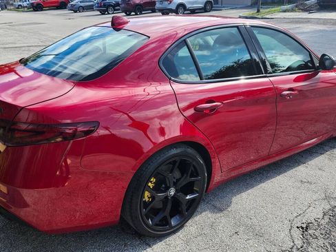 Used 2019 Alfa Romeo Giulia w/ Nero Edizione RWD image 8