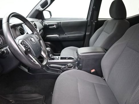 Used 2019 Toyota Tacoma TRD Sport AWD/4WD image 17