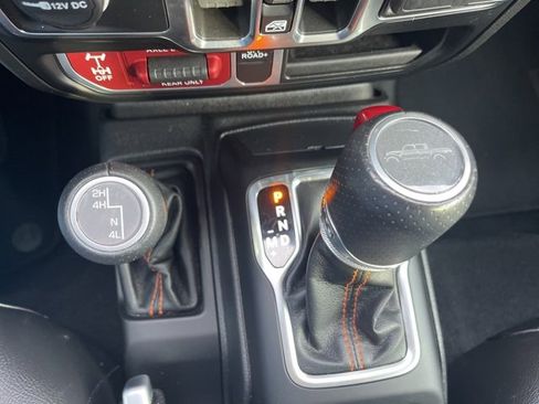 Used 2023 Jeep Gladiator Mojave w/ Cold Weather Group image 25