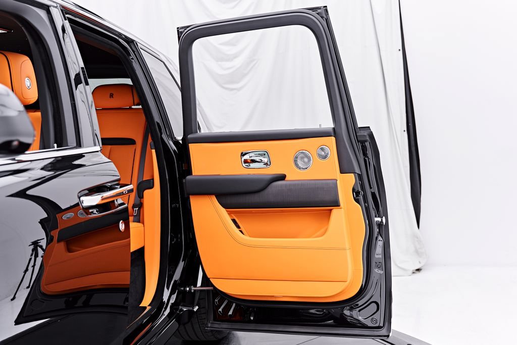 Used 2026 Rolls-Royce Cullinan w/ Cullinan Package AWD/4WD image 38