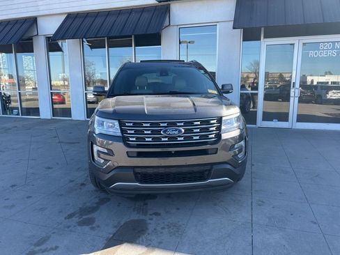 Used 2017 Ford Explorer Limited w/ Equipment Group 301A image 2