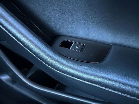 Used 2022 MAZDA MAZDA3 s image 39