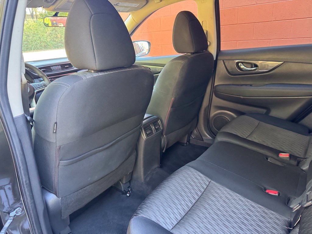 Used 2017 Nissan Rogue SV AWD/4WD image 18