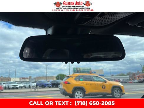 Used 2019 Mercedes-Benz GLC 300 4MATIC w/ Premium Package image 17