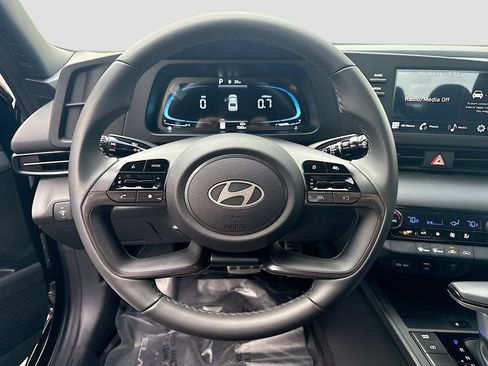 Used 2025 Hyundai Elantra Sport FWD image 11